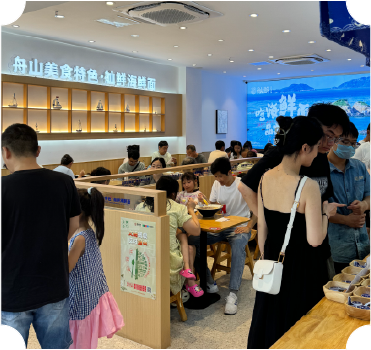 舢鲜海鲜面门店生意火爆
